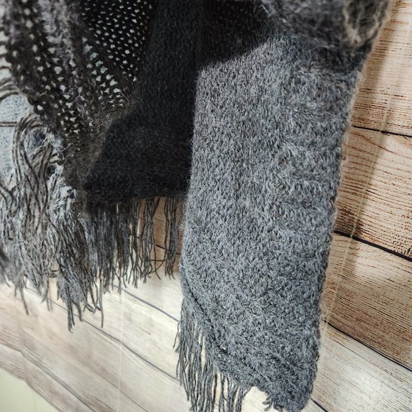 Bayberry Road Fringe Bottom Poncho  Side Buttons Gray Women's One Size - Picture 7 of 12